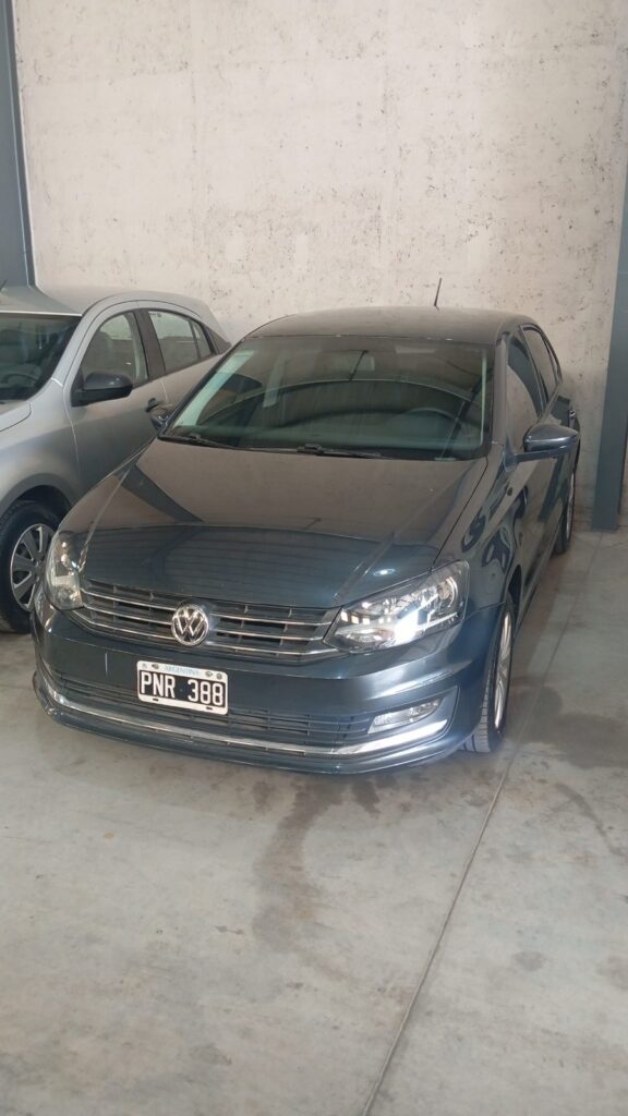 volkswagen polo AT 2016